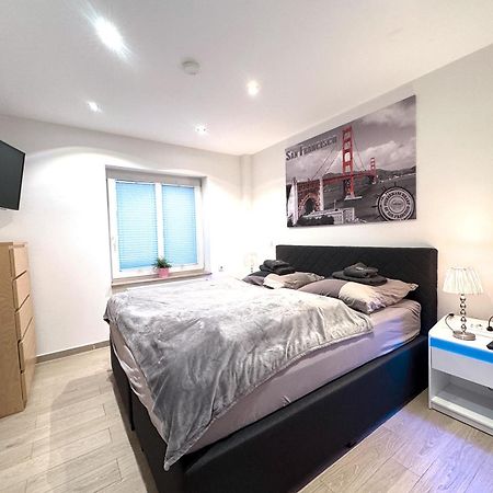 Ferienwohnungen Arp "2D" Mit Terrasse Und Parkplatz Itzehoe Exteriör bild
